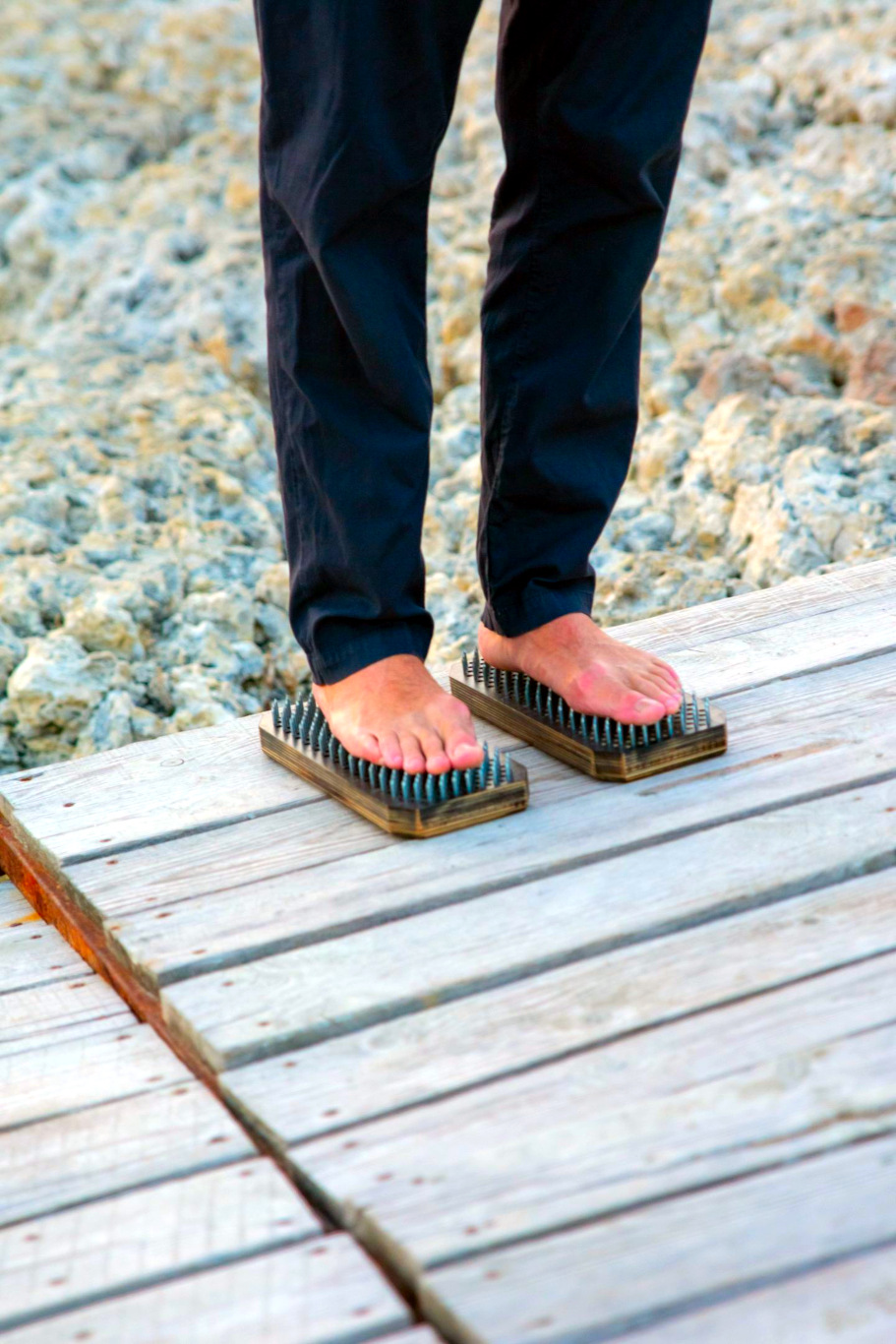 Гвоздестояние: путь к свободе через осознанную практику poster